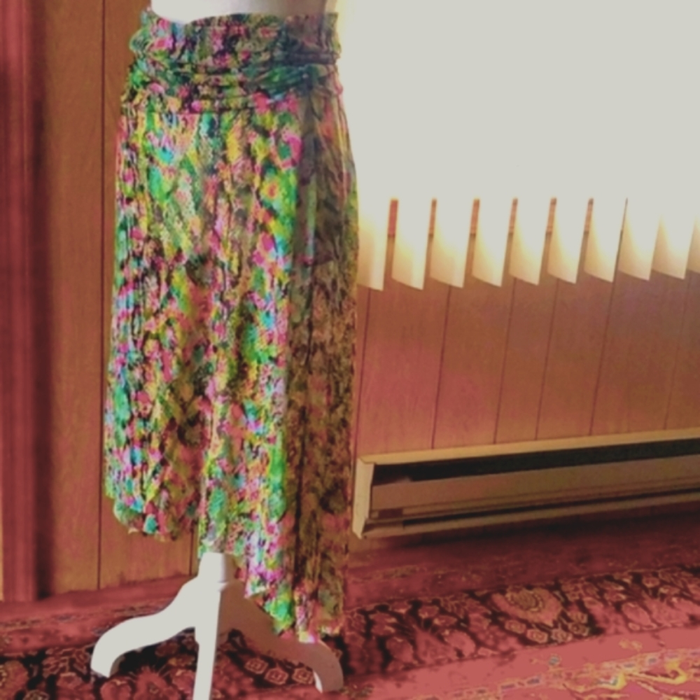 Bisou Bisou Hi-low Skirt  Neon colors, size L